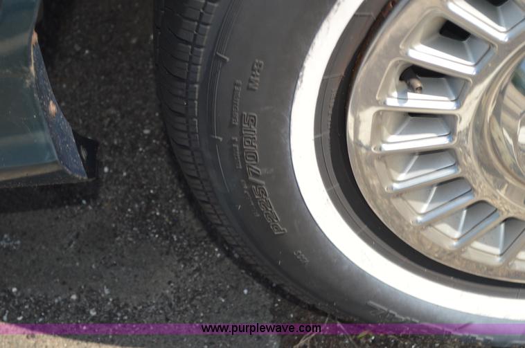 image for item G3630 1993 Ford Crown Victoria LX