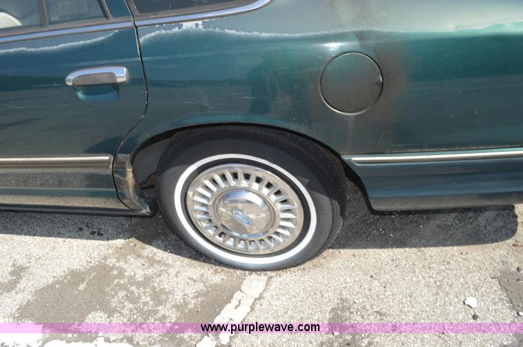 image for item G3630 1993 Ford Crown Victoria LX