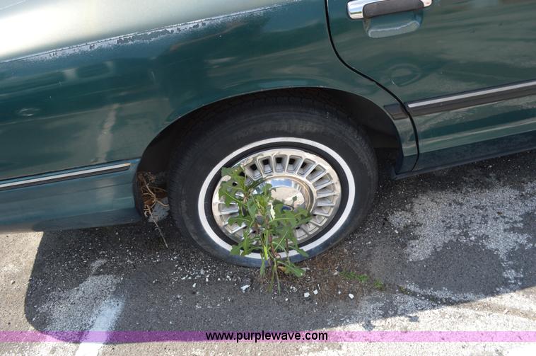 image for item G3630 1993 Ford Crown Victoria LX