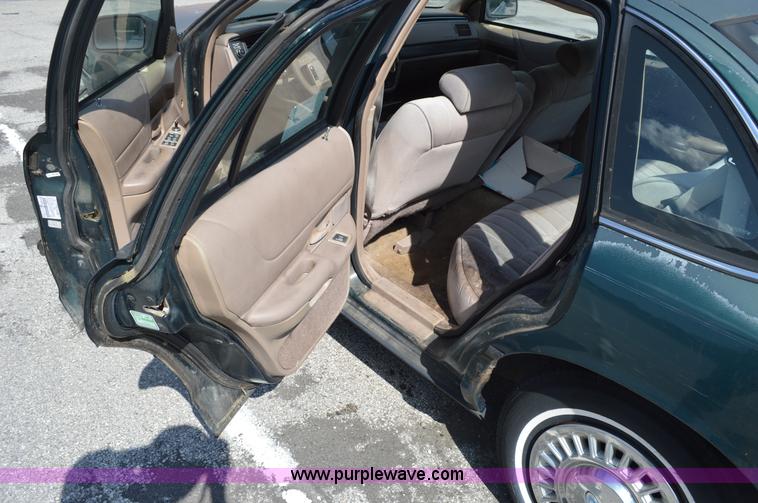 image for item G3630 1993 Ford Crown Victoria LX