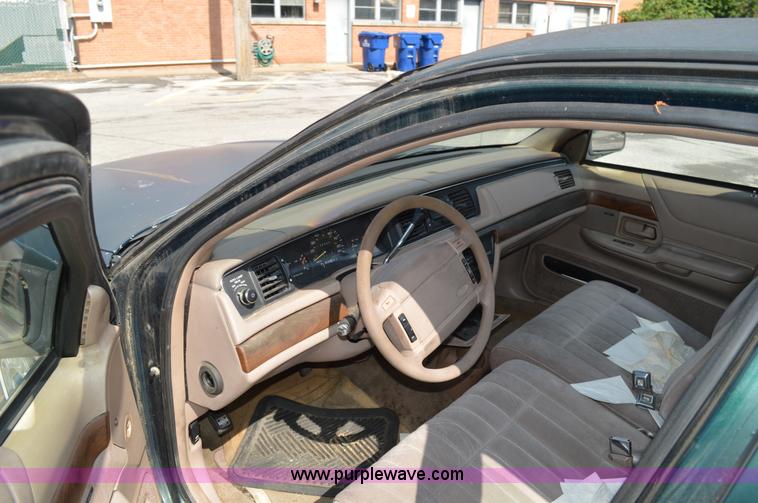 image for item G3630 1993 Ford Crown Victoria LX