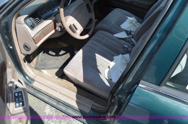 image for item G3630 1993 Ford Crown Victoria LX