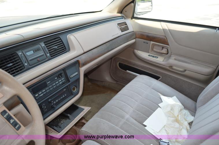 image for item G3630 1993 Ford Crown Victoria LX
