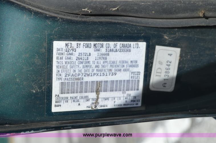 image for item G3630 1993 Ford Crown Victoria LX