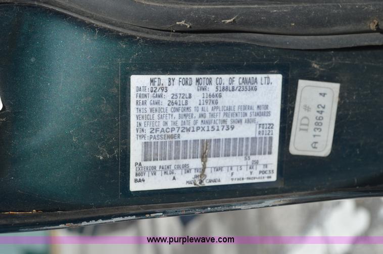 image for item G3630 1993 Ford Crown Victoria LX