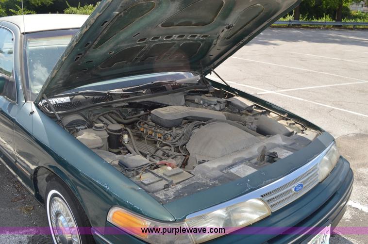 image for item G3630 1993 Ford Crown Victoria LX