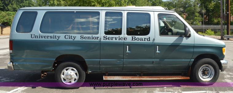 image for item G3632 1995 Ford Club Wagon Super van