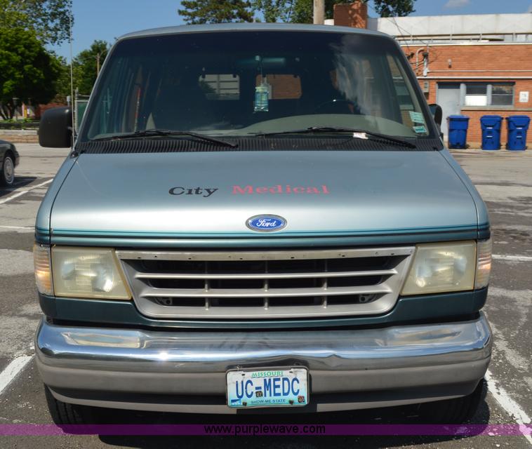 image for item G3632 1995 Ford Club Wagon Super van