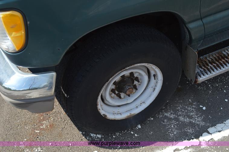 image for item G3632 1995 Ford Club Wagon Super van