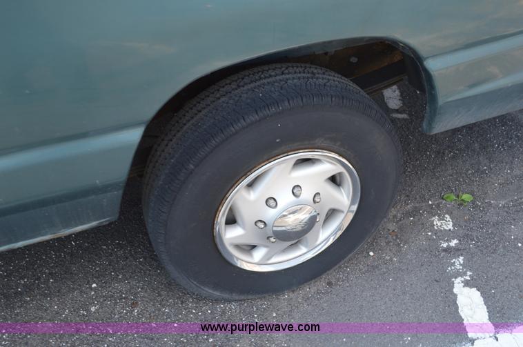 image for item G3632 1995 Ford Club Wagon Super van