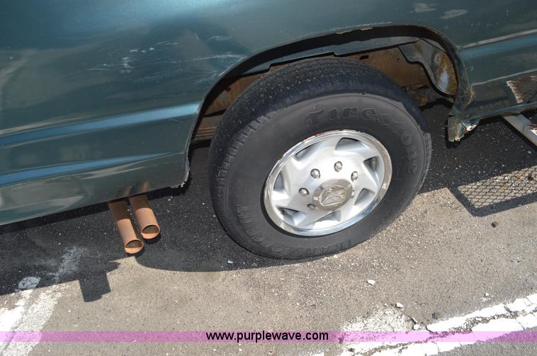 image for item G3632 1995 Ford Club Wagon Super van