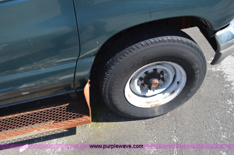 image for item G3632 1995 Ford Club Wagon Super van