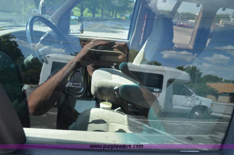 image for item G3632 1995 Ford Club Wagon Super van