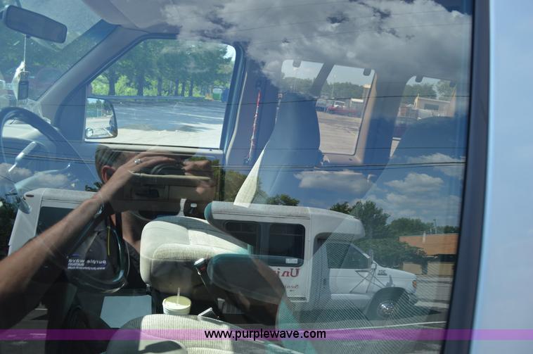 image for item G3632 1995 Ford Club Wagon Super van