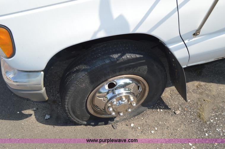 image for item G3633 1994 Ford Econoline E350 bus