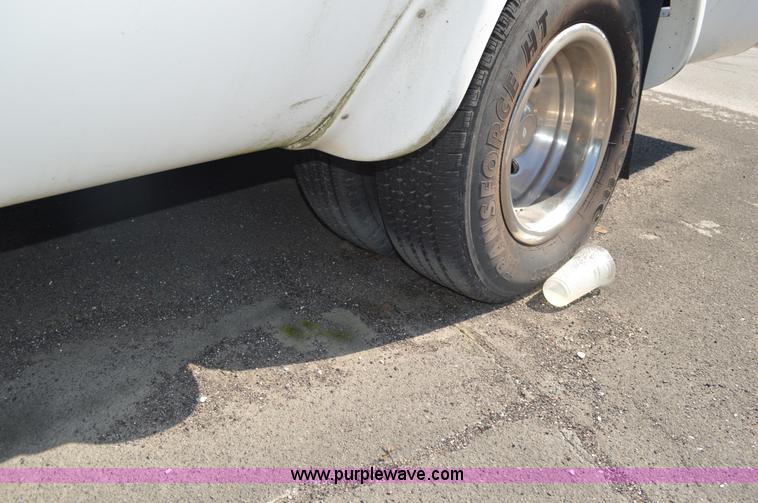 image for item G3633 1994 Ford Econoline E350 bus