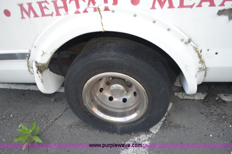 image for item G3633 1994 Ford Econoline E350 bus