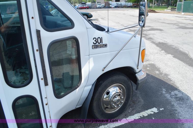 image for item G3633 1994 Ford Econoline E350 bus