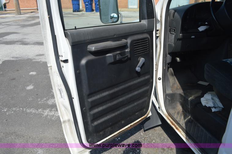 image for item G3633 1994 Ford Econoline E350 bus