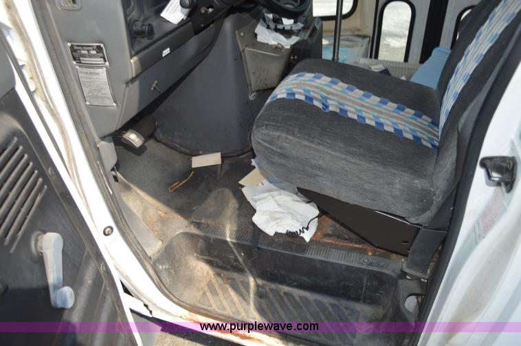 image for item G3633 1994 Ford Econoline E350 bus