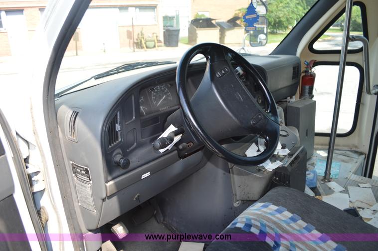 image for item G3633 1994 Ford Econoline E350 bus