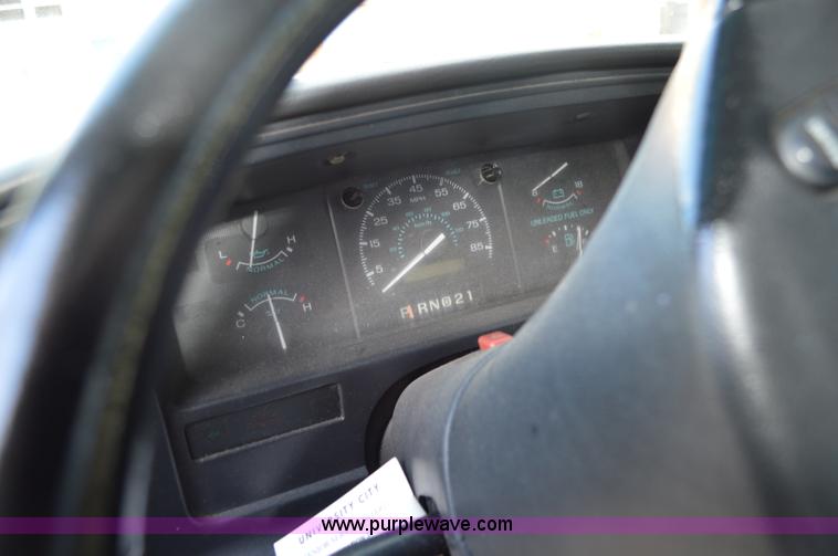 image for item G3633 1994 Ford Econoline E350 bus