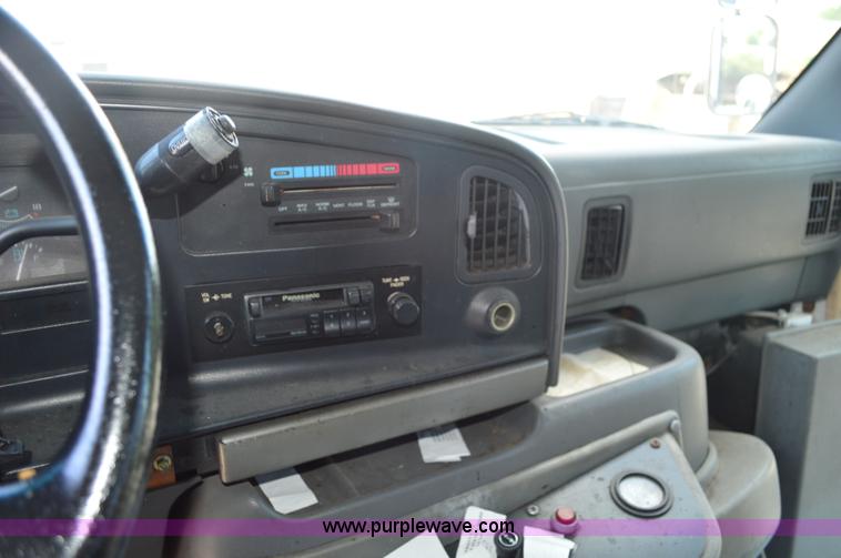 image for item G3633 1994 Ford Econoline E350 bus