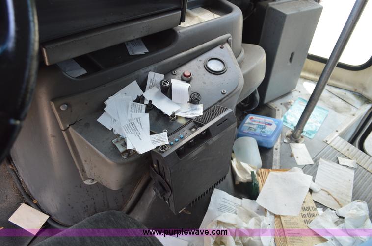 image for item G3633 1994 Ford Econoline E350 bus