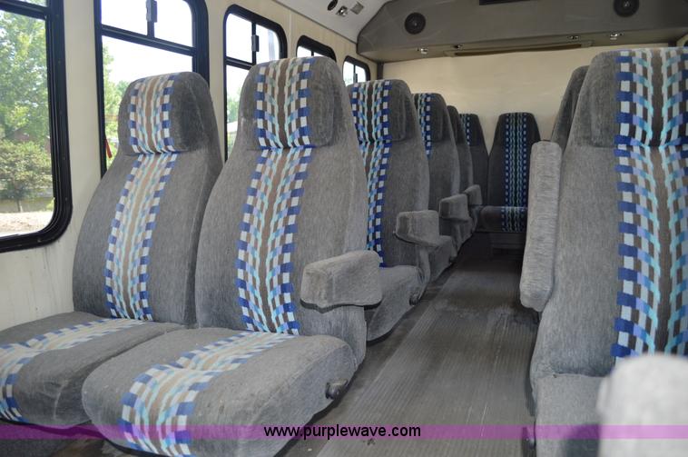 image for item G3633 1994 Ford Econoline E350 bus