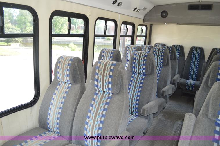 image for item G3633 1994 Ford Econoline E350 bus