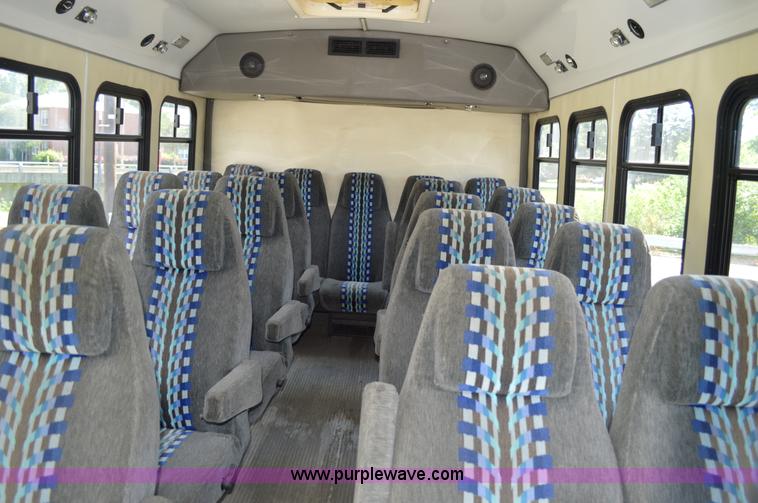 image for item G3633 1994 Ford Econoline E350 bus