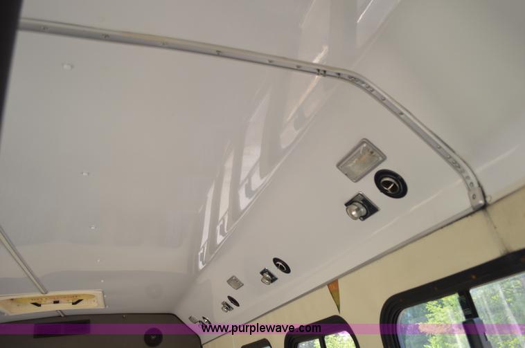 image for item G3633 1994 Ford Econoline E350 bus