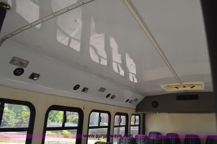 image for item G3633 1994 Ford Econoline E350 bus