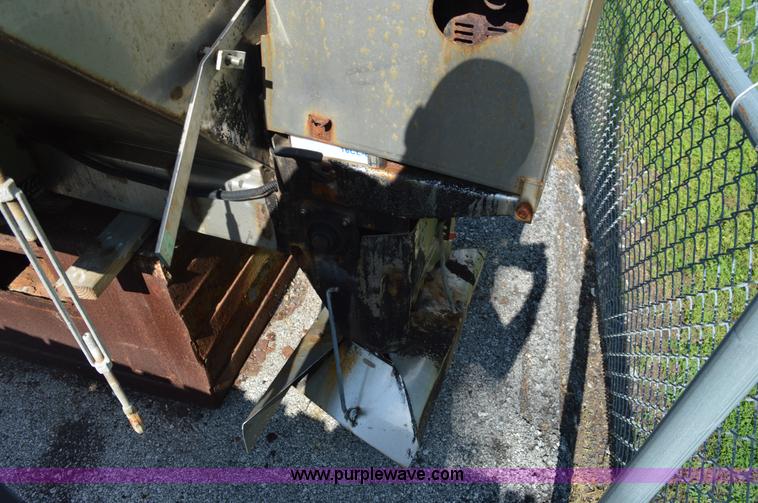 image for item G3639 Air-Flo stainless steel salt spreader