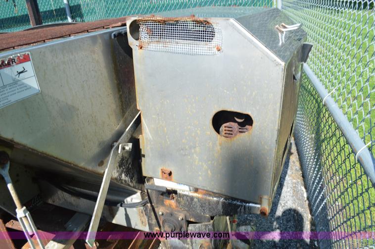 image for item G3639 Air-Flo stainless steel salt spreader