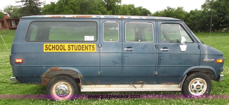 image for item H4584 1991 Chevrolet van