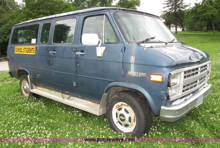image for item H4584 1991 Chevrolet van