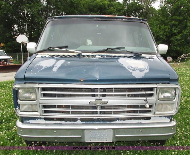 image for item H4584 1991 Chevrolet van