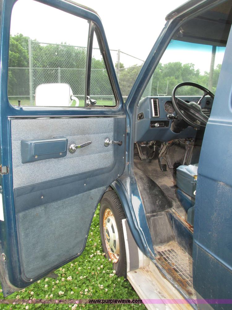 image for item H4584 1991 Chevrolet van