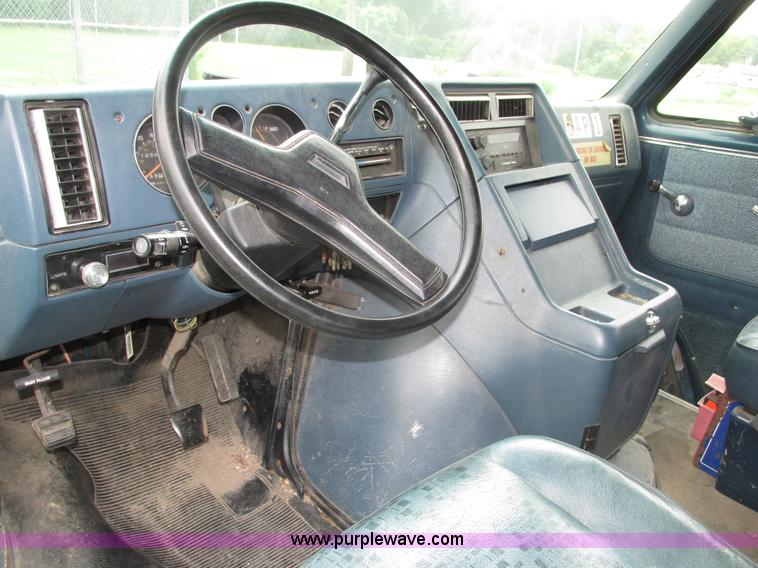 image for item H4584 1991 Chevrolet van