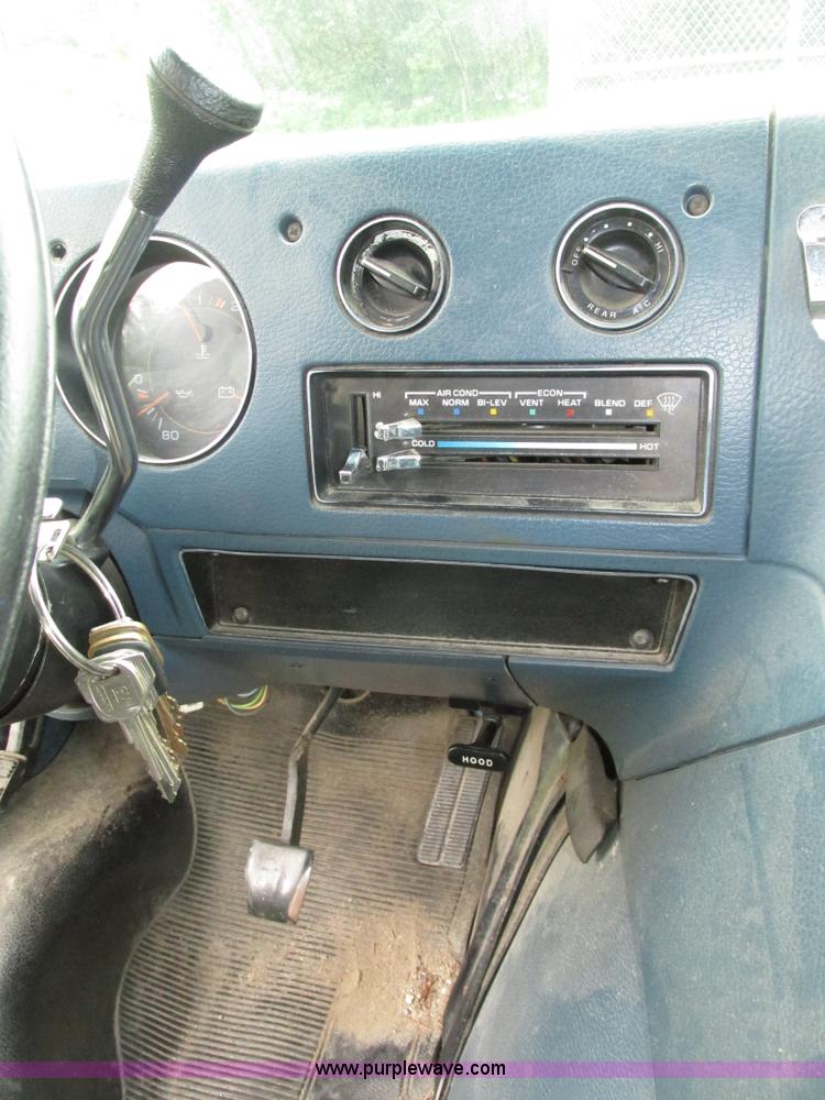 image for item H4584 1991 Chevrolet van