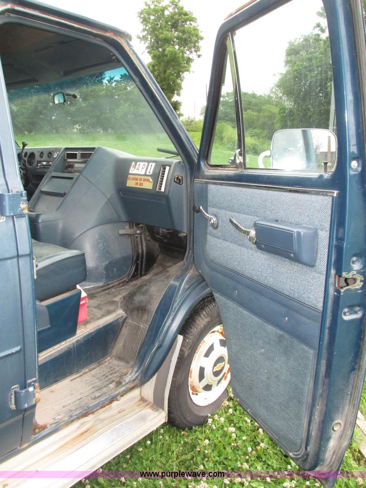 image for item H4584 1991 Chevrolet van