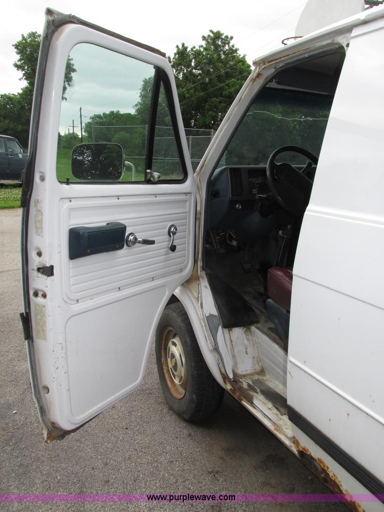 image for item H4585 1995 Chevrolet G10 van