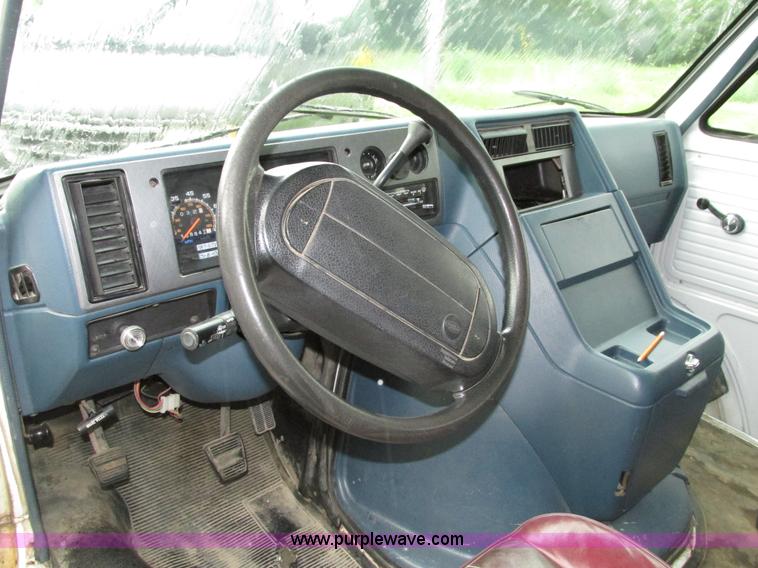 image for item H4585 1995 Chevrolet G10 van