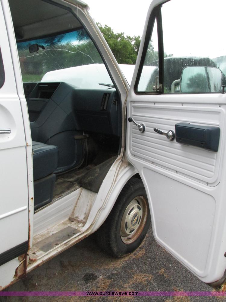 image for item H4585 1995 Chevrolet G10 van