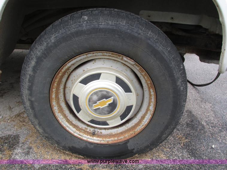 image for item H4585 1995 Chevrolet G10 van