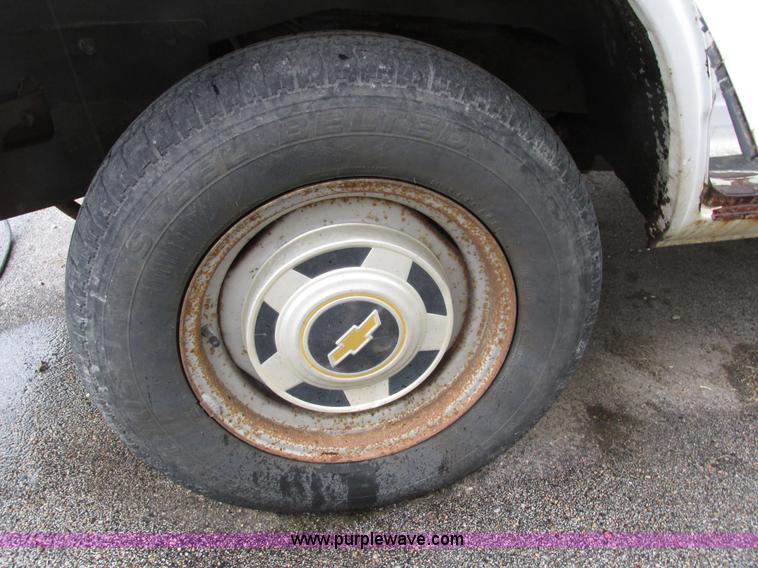 image for item H4585 1995 Chevrolet G10 van