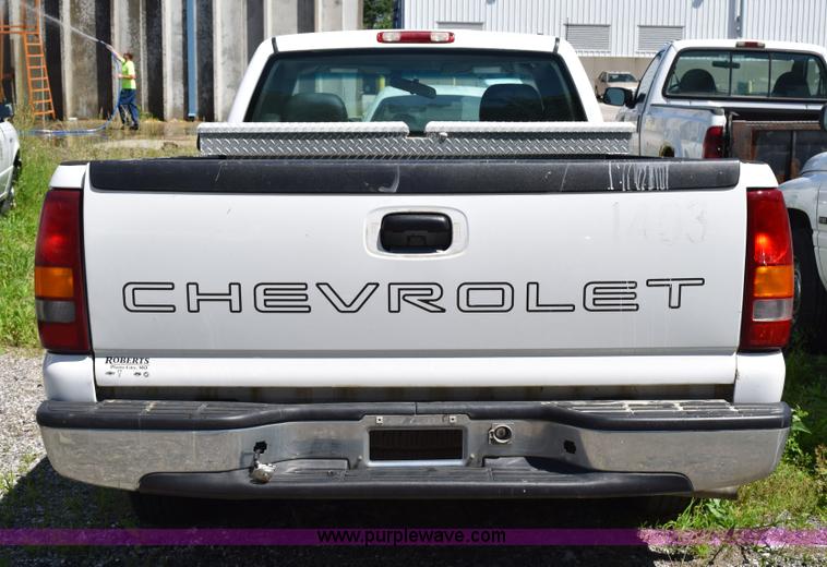 image for item H5036 2001 Chevrolet 1500 pickup truck