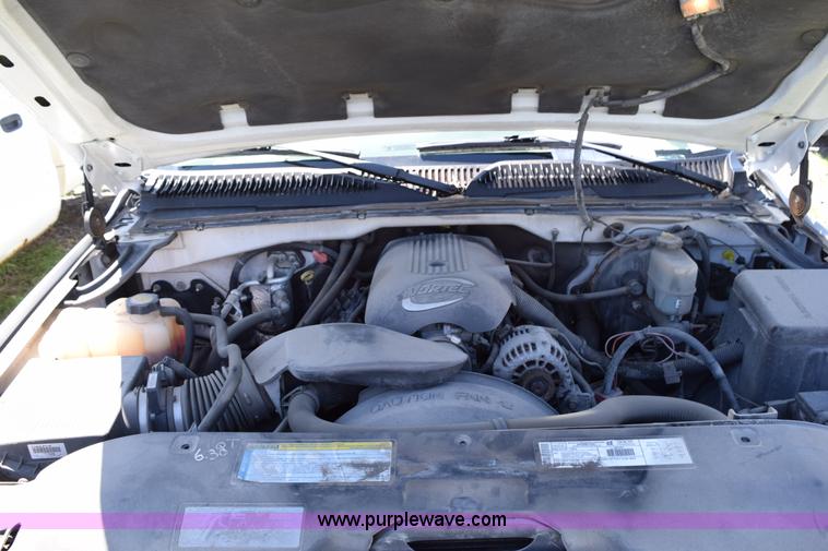 image for item H5036 2001 Chevrolet 1500 pickup truck