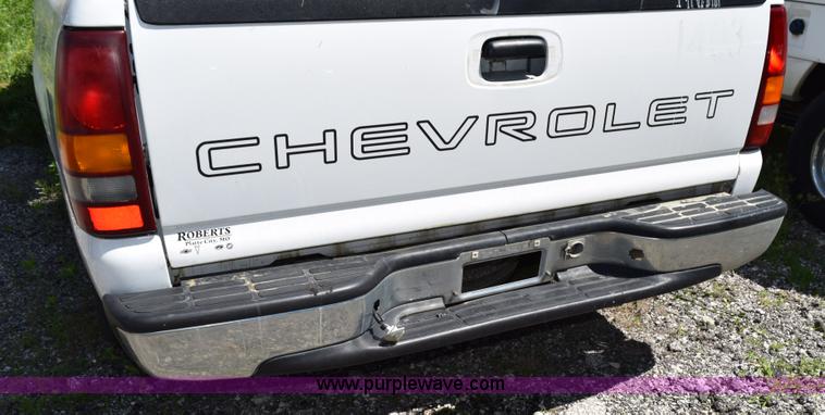 image for item H5036 2001 Chevrolet 1500 pickup truck